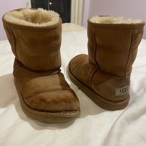 brown uggs with fuzzy inside